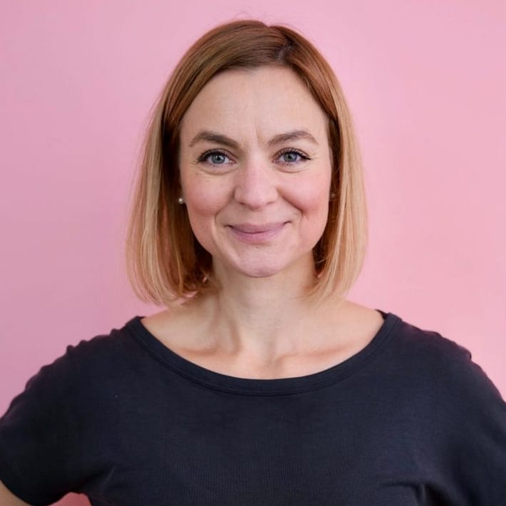 Porträt von Dora – systemischer Gesundheitscoach und Coach für emotionale Ernährung